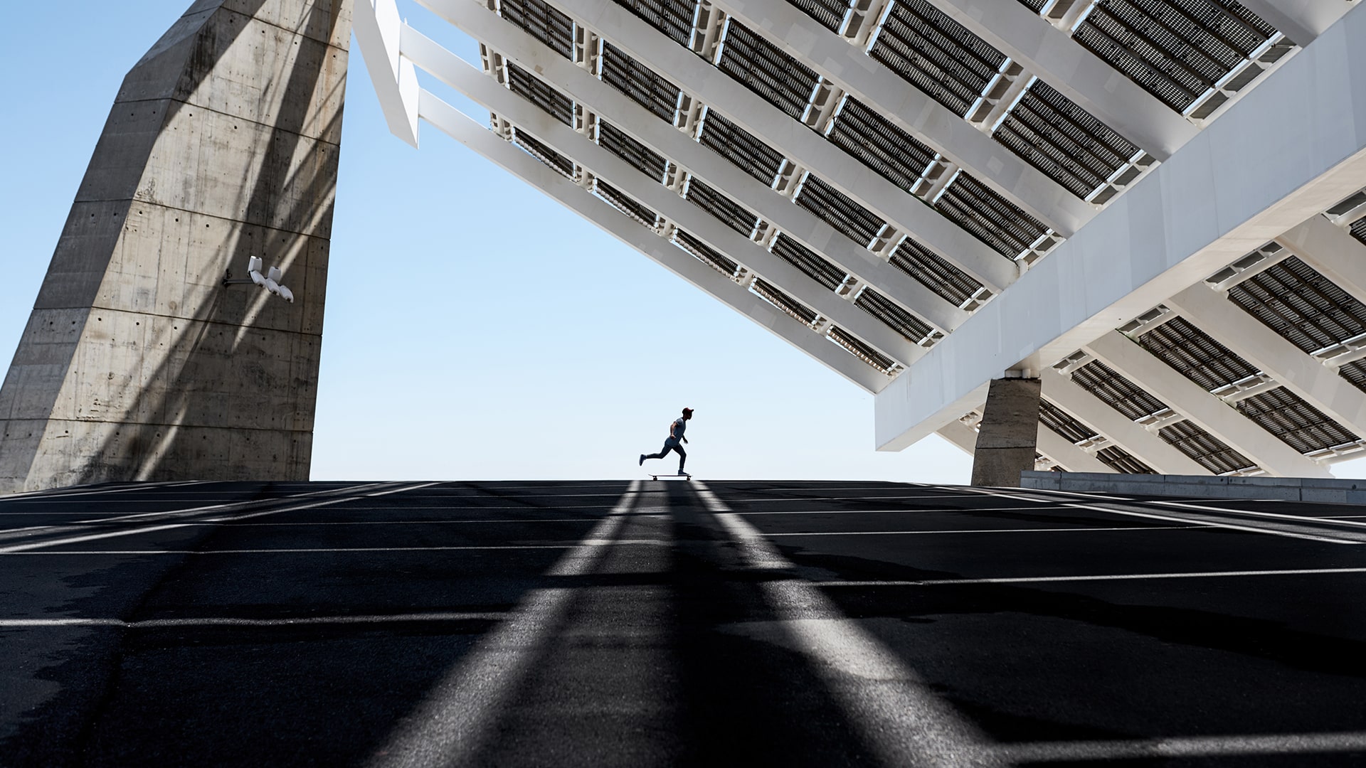 Running between buildings and bridges | Royal HaskoningDHV